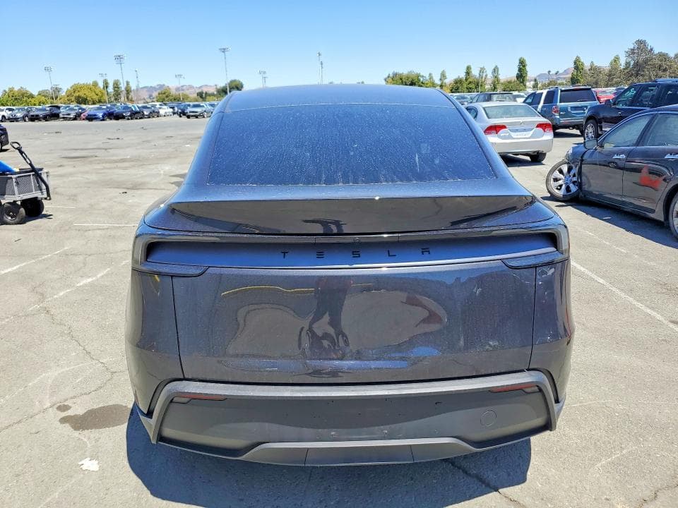 2026 TESLA MODEL Y 6