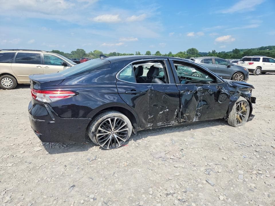 2019 TOYOTA CAMRY SE 3