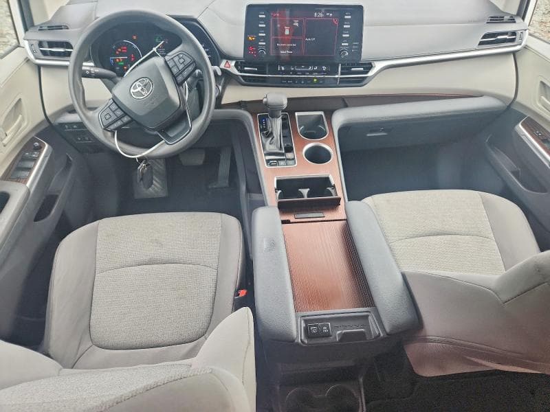 2024 TOYOTA SIENNA LE 8