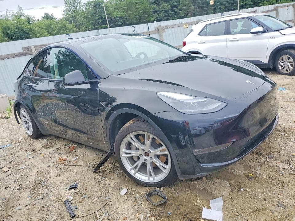 2023 TESLA MODEL Y 4