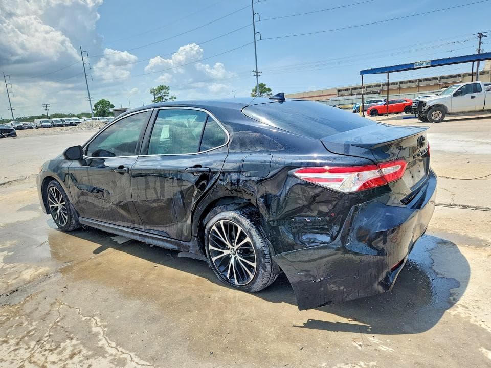 2020 TOYOTA CAMRY SE 2