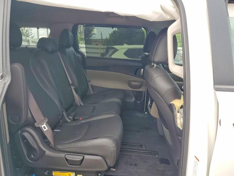 2025 KIA CARNIVAL EX 11