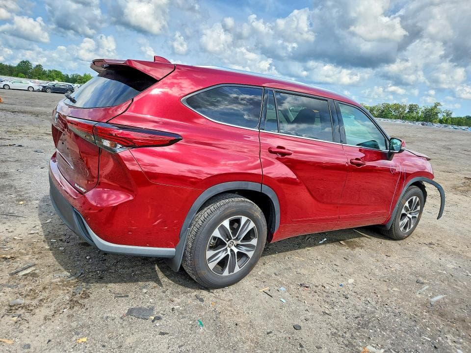 2021 TOYOTA HIGHLANDER XLE 3