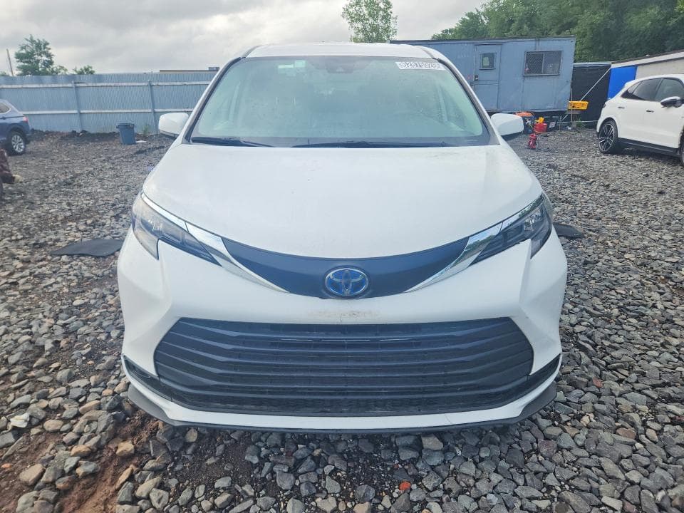 2024 TOYOTA SIENNA LE 5