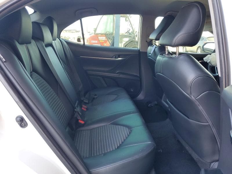 2020 TOYOTA CAMRY SE 10