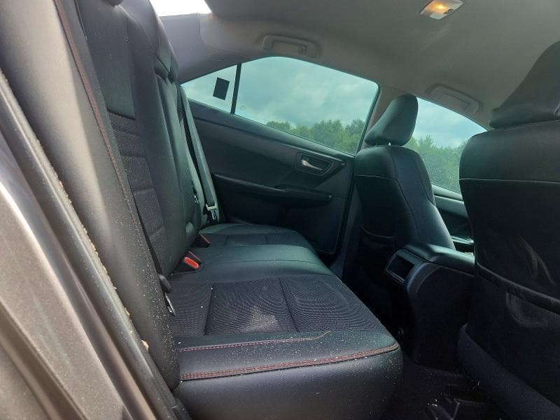 2017 TOYOTA CAMRY SE 10