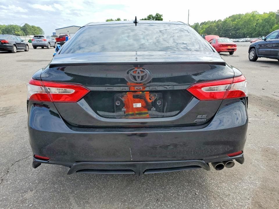 2020 TOYOTA CAMRY SE 6