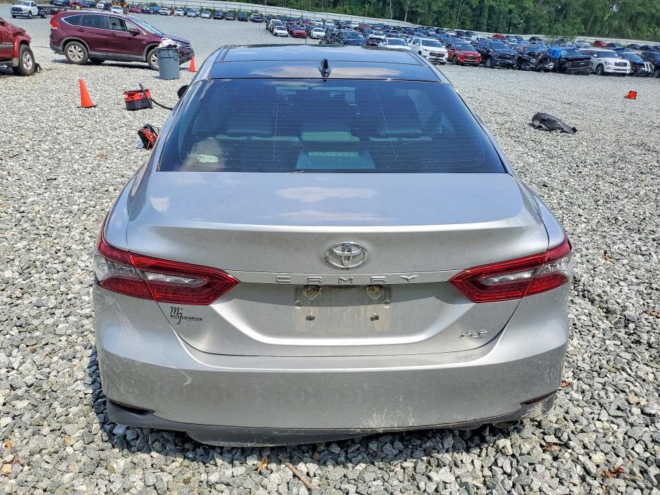 2021 TOYOTA CAMRY XLE 6