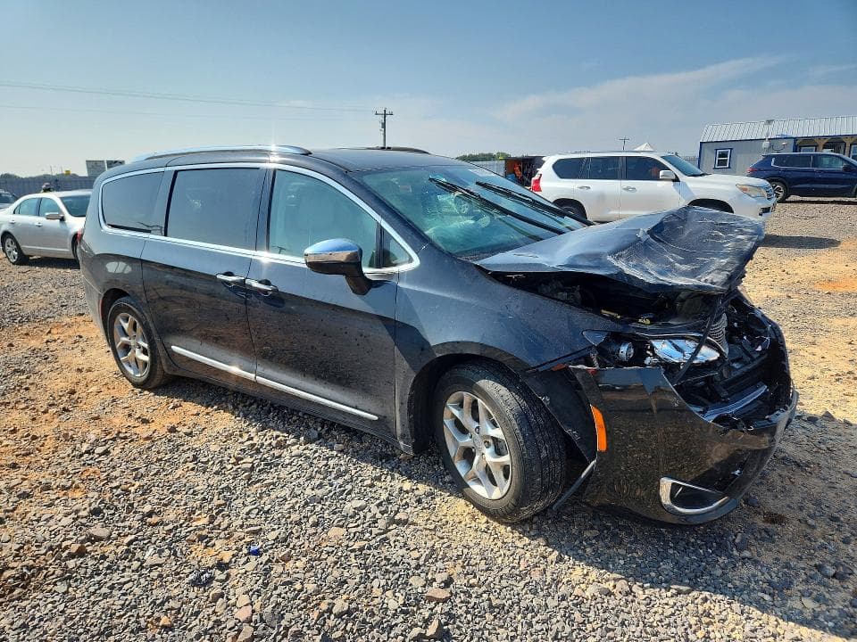 2019 CHRYSLER PACIFICA LIMITED 4