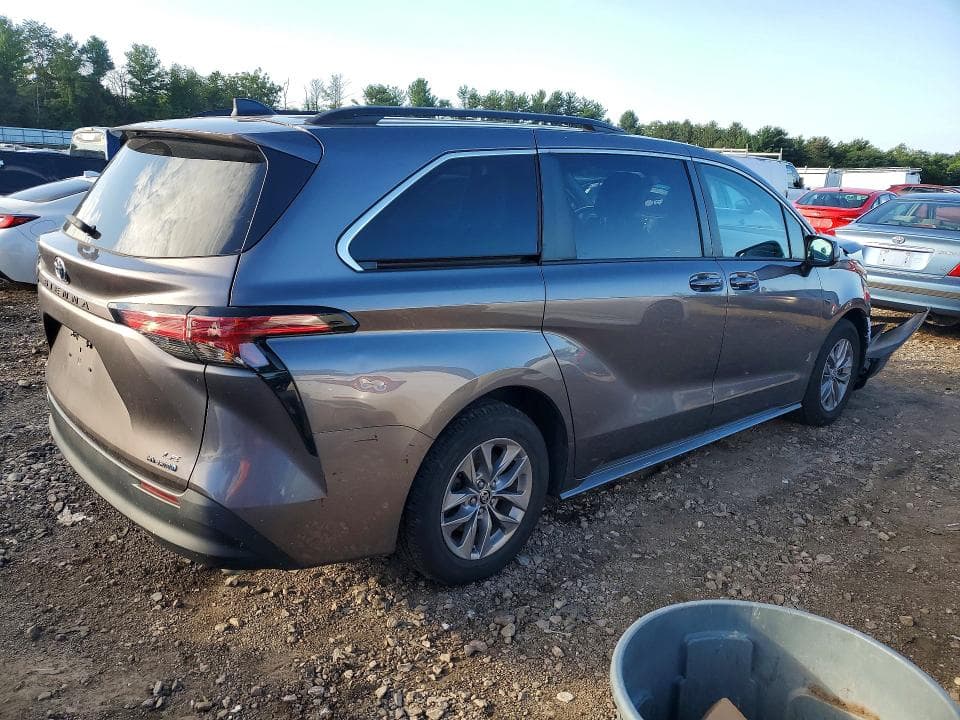 2022 TOYOTA SIENNA LE 3