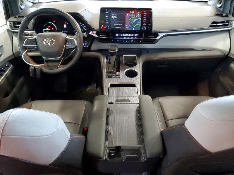 2024 TOYOTA SIENNA XSE 8