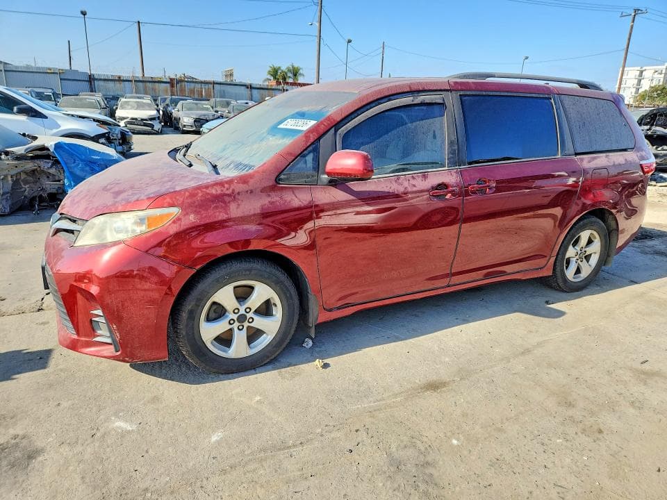 2019 TOYOTA SIENNA LE - 1