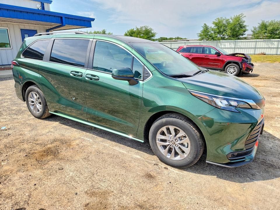 2025 TOYOTA SIENNA LE 4