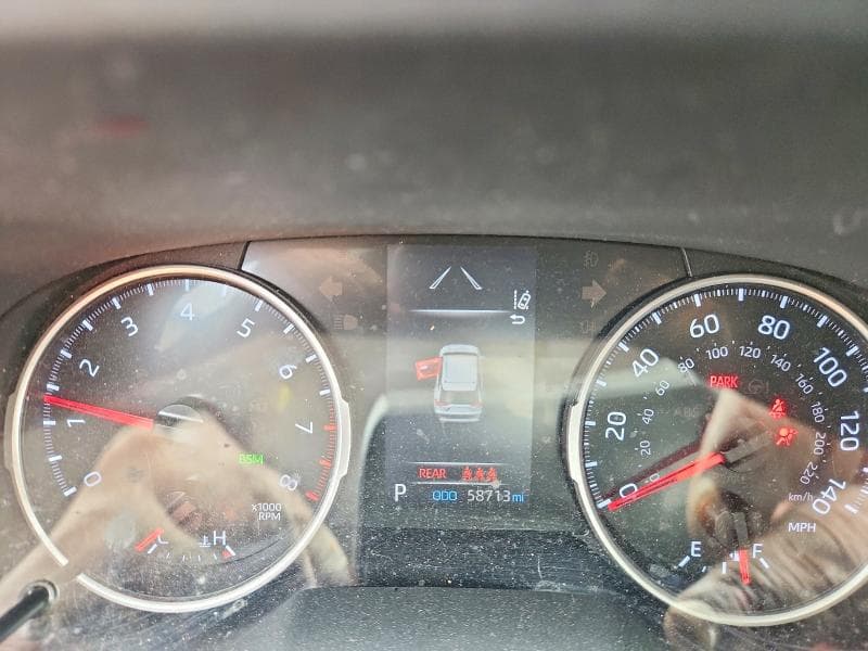 2019 TOYOTA RAV4 XLE 9
