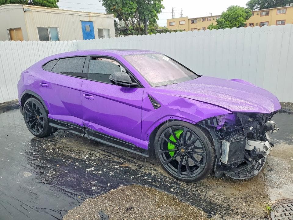 2022 LAMBORGHINI URUS 4