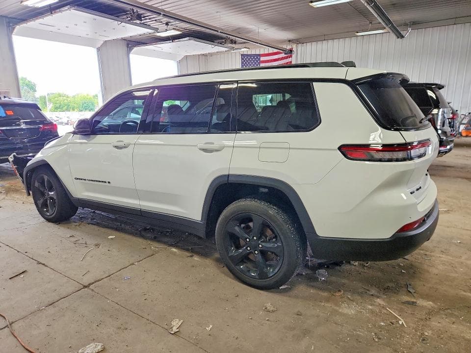 2023 JEEP GRAND CHEROKEE L LAREDO 2