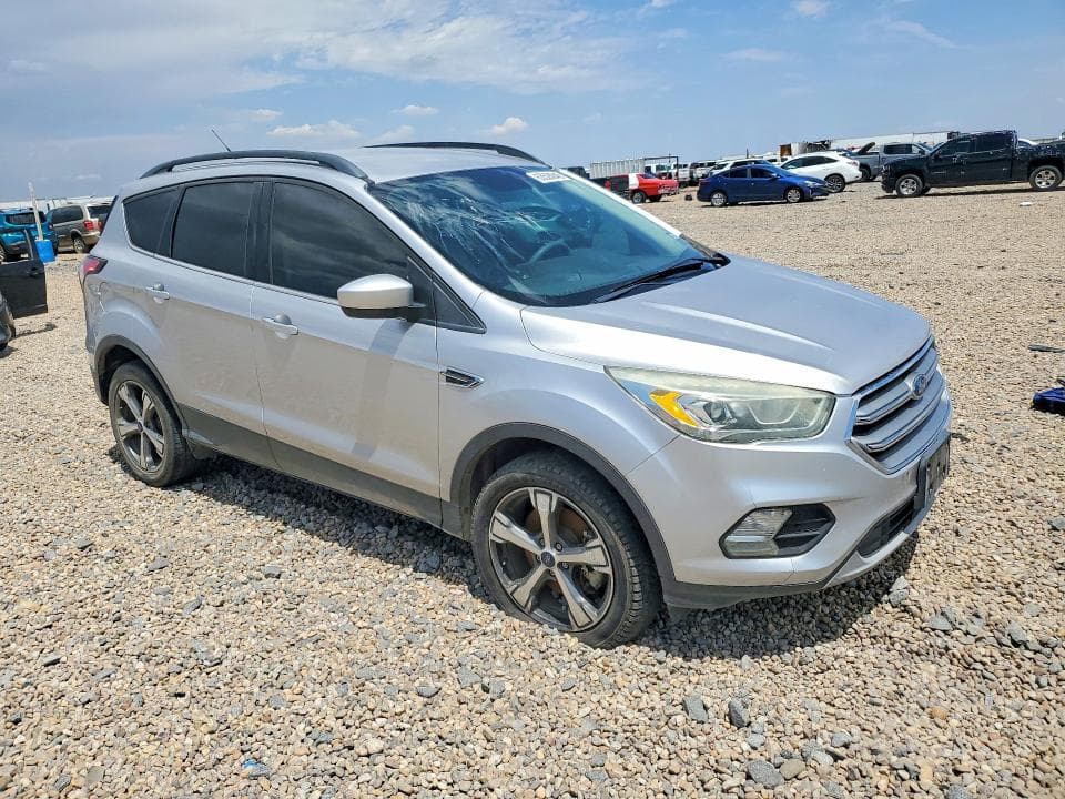 2017 FORD ESCAPE SE 4