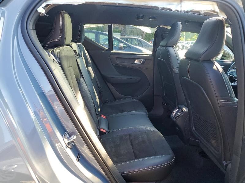 2020 VOLVO XC40 11