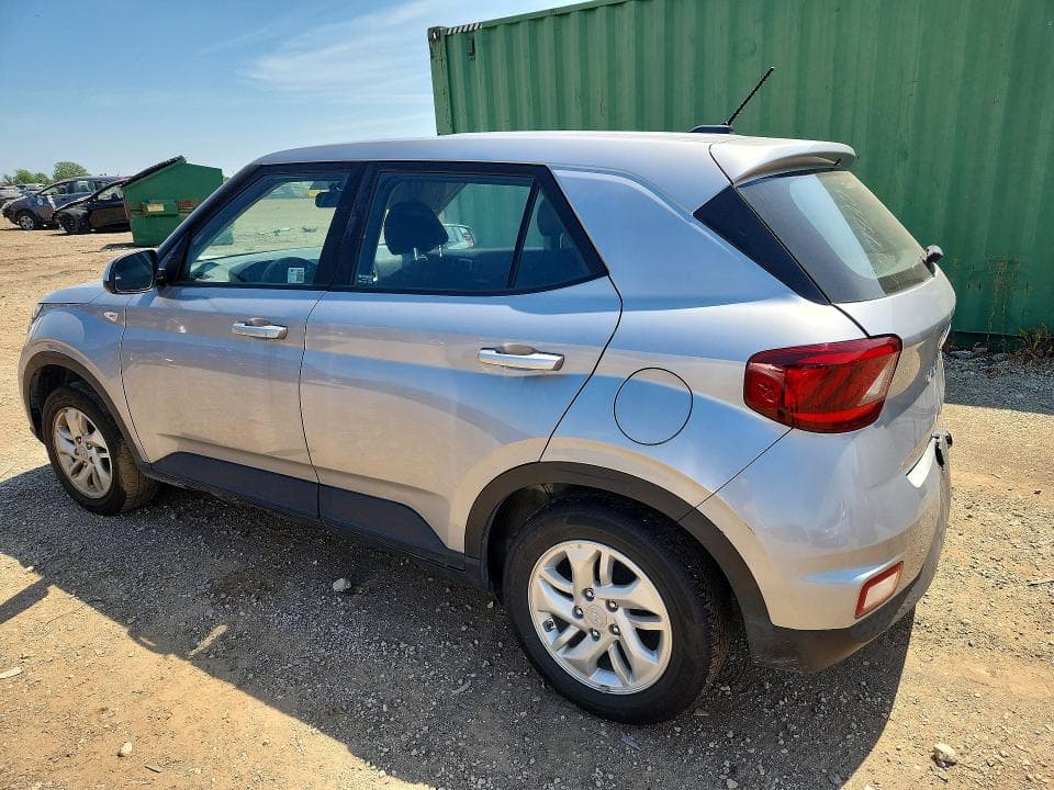 2025 HYUNDAI VENUE SE 2