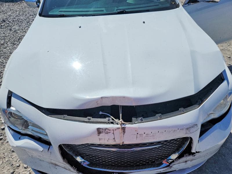 2019 CHRYSLER 300 LIMITED 11