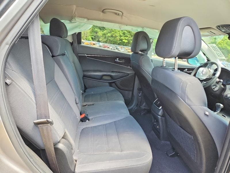 2017 KIA SORENTO LX V6 11