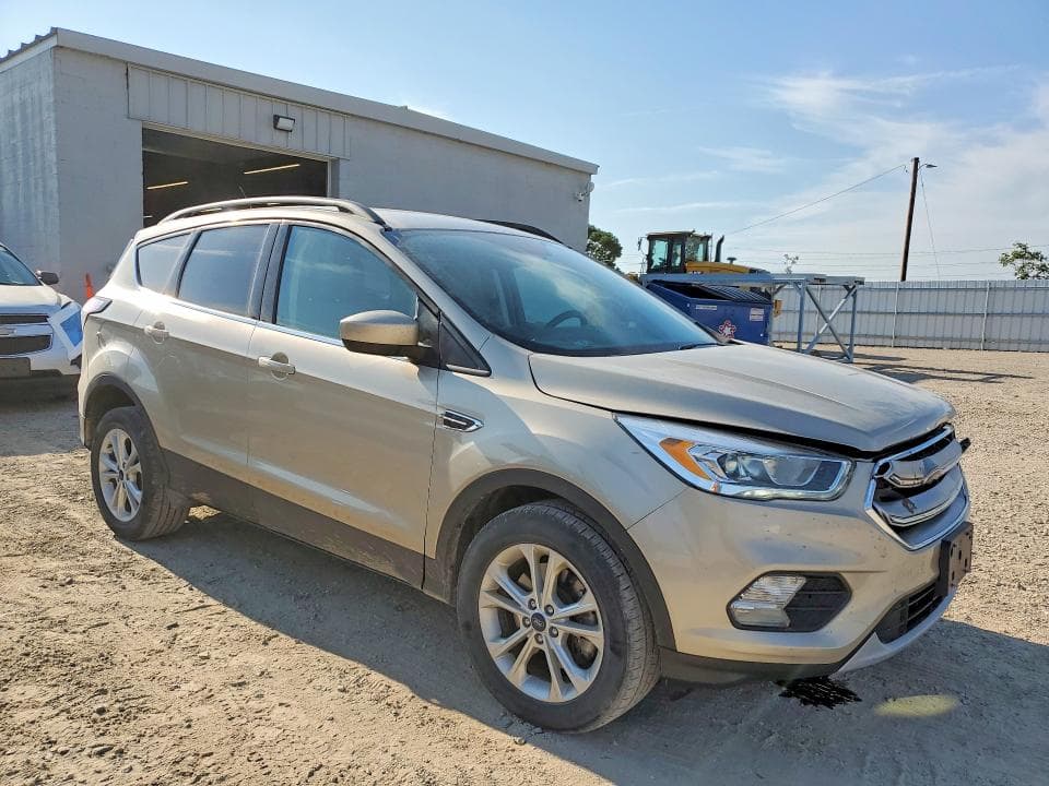 2017 FORD ESCAPE SE 4