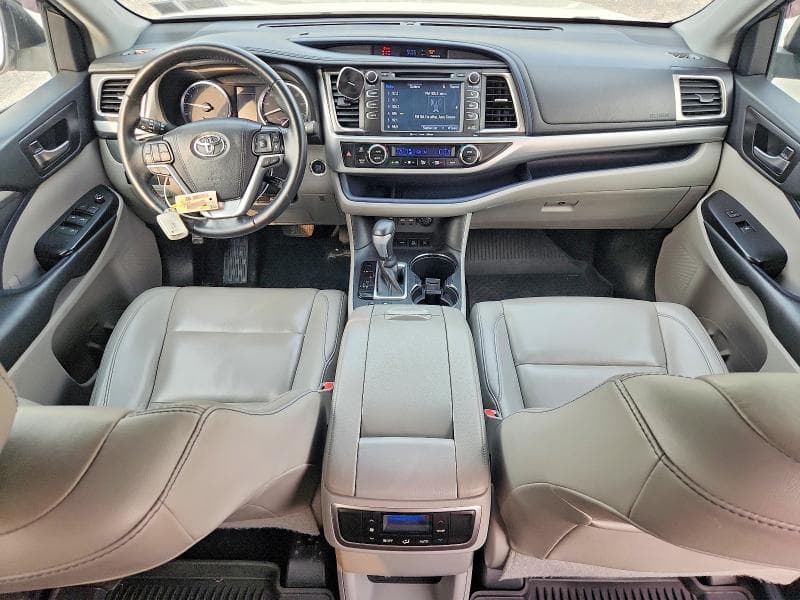 2019 TOYOTA HIGHLANDER XLE 8