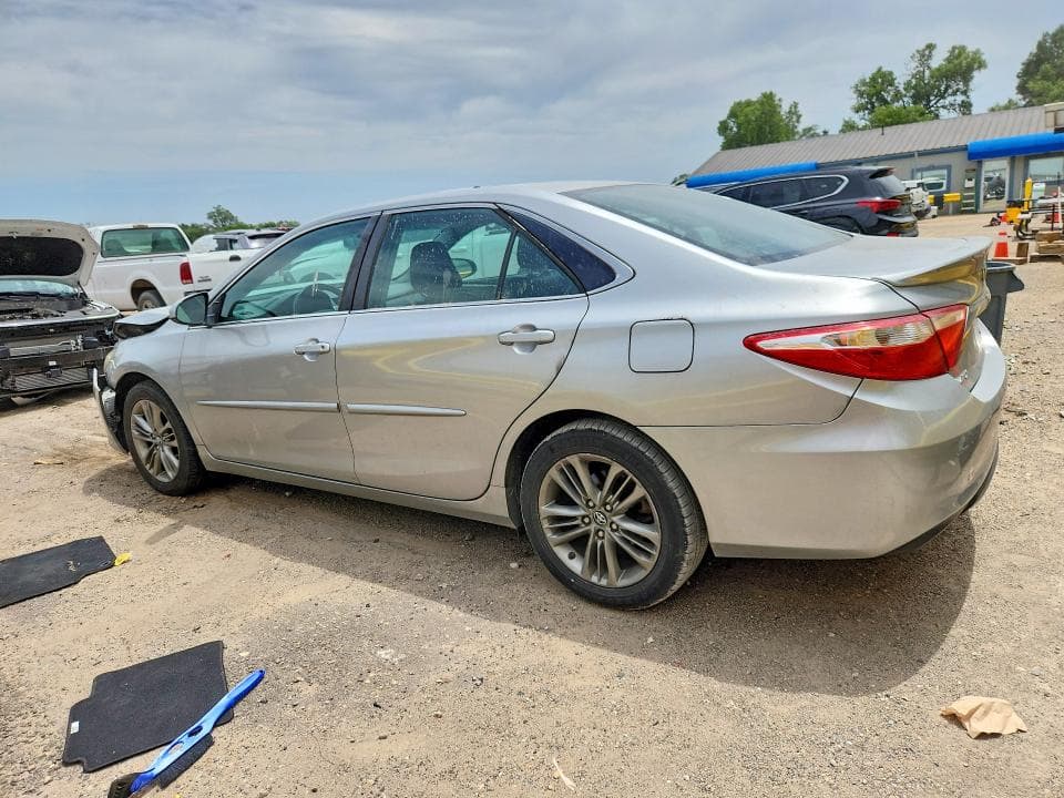 2017 TOYOTA CAMRY SE 2