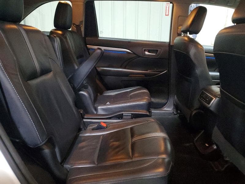 2018 TOYOTA HIGHLANDER SE 11