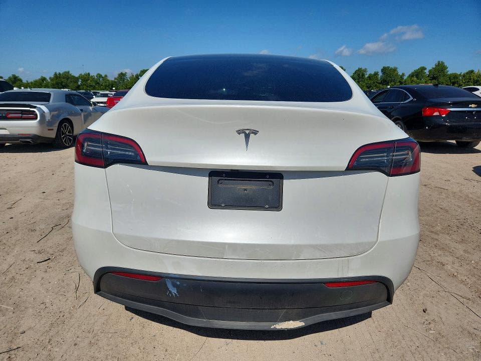 2025 TESLA MODEL Y 6