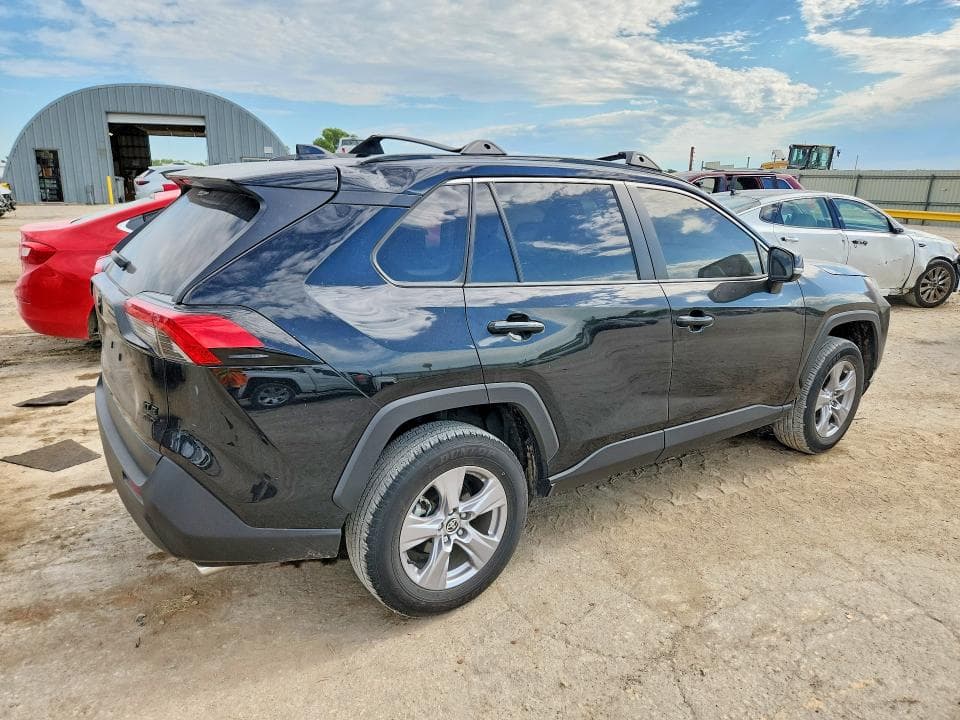 2025 TOYOTA RAV4 XLE 3
