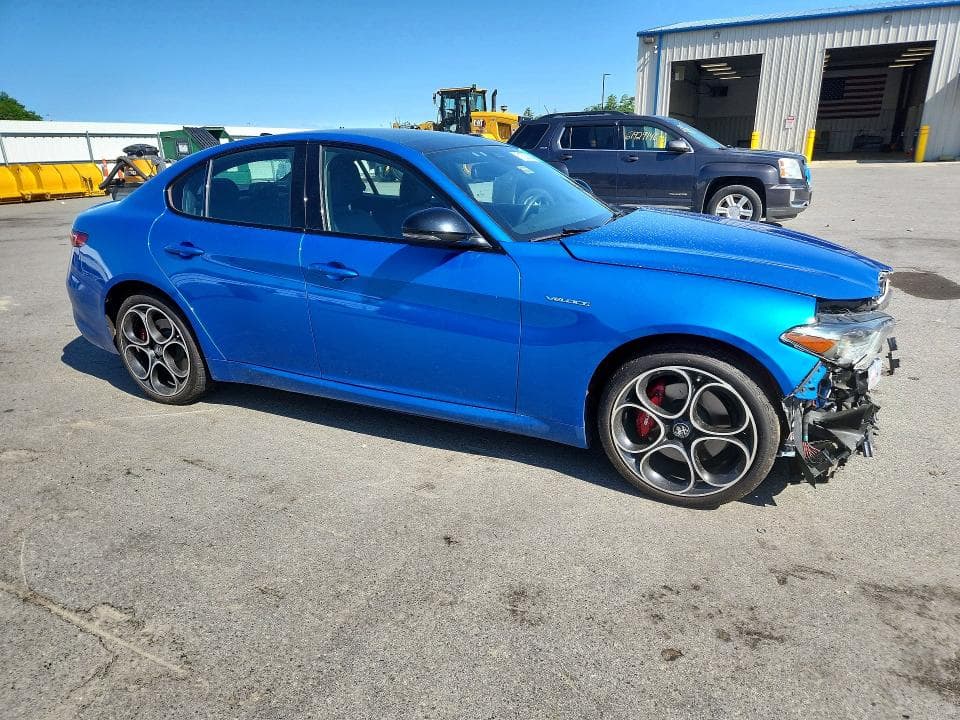 2022 ALFA ROMEO GIULIA SUPER 4