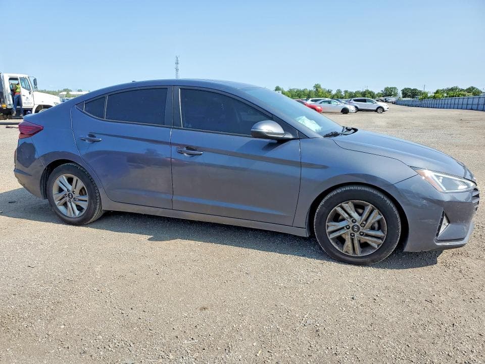 2020 HYUNDAI ELANTRA SEL 4
