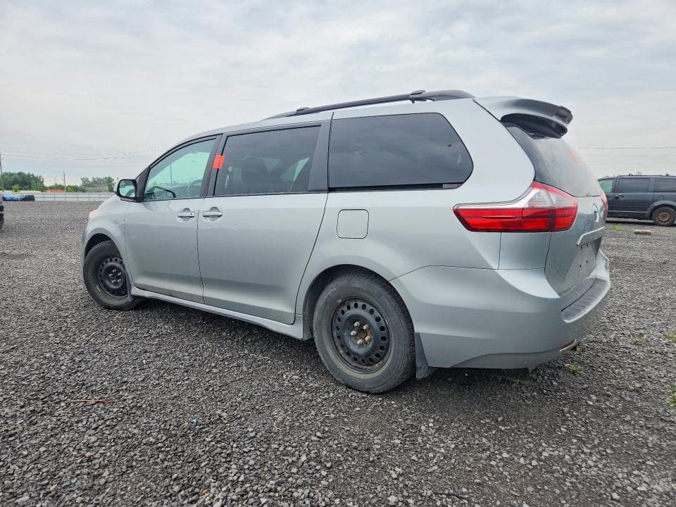 2020 TOYOTA SIENNA LE 2