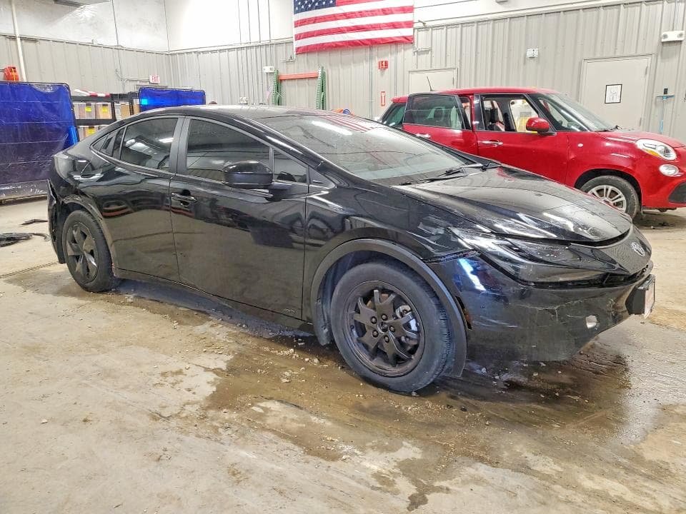 2025 TOYOTA PRIUS 4