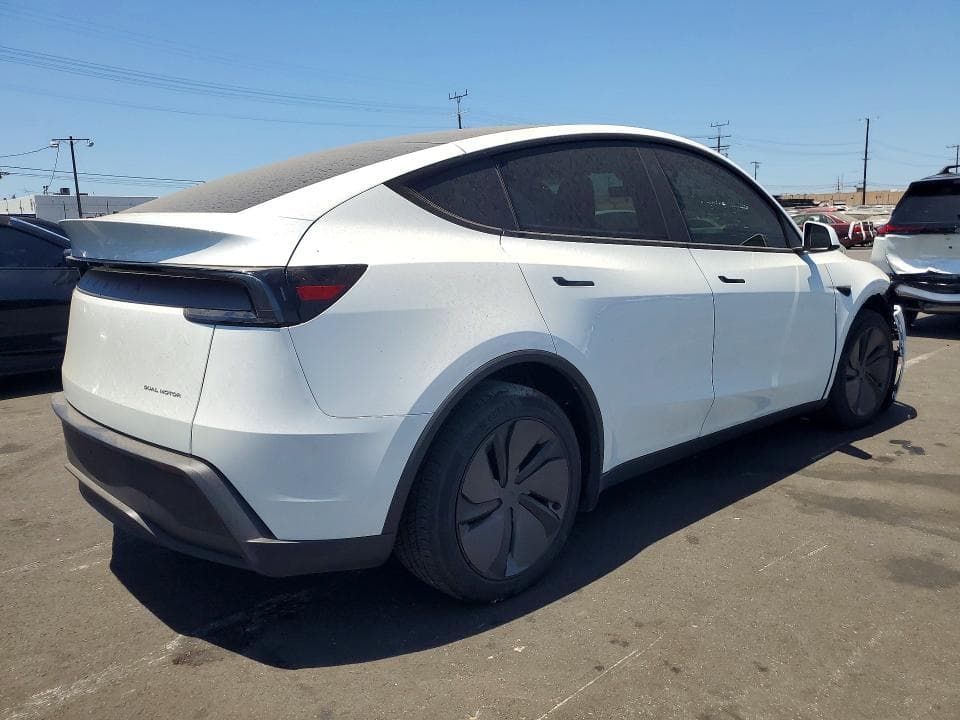 2026 TESLA MODEL Y 3