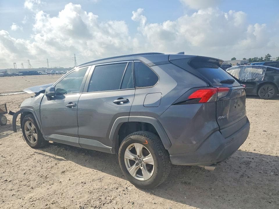2020 TOYOTA RAV4 XLE 2