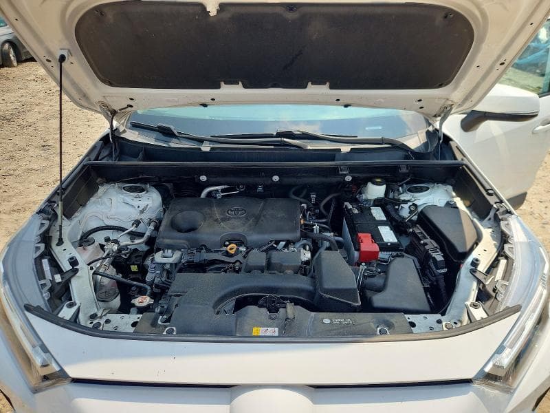 2024 TOYOTA RAV4 XLE 12