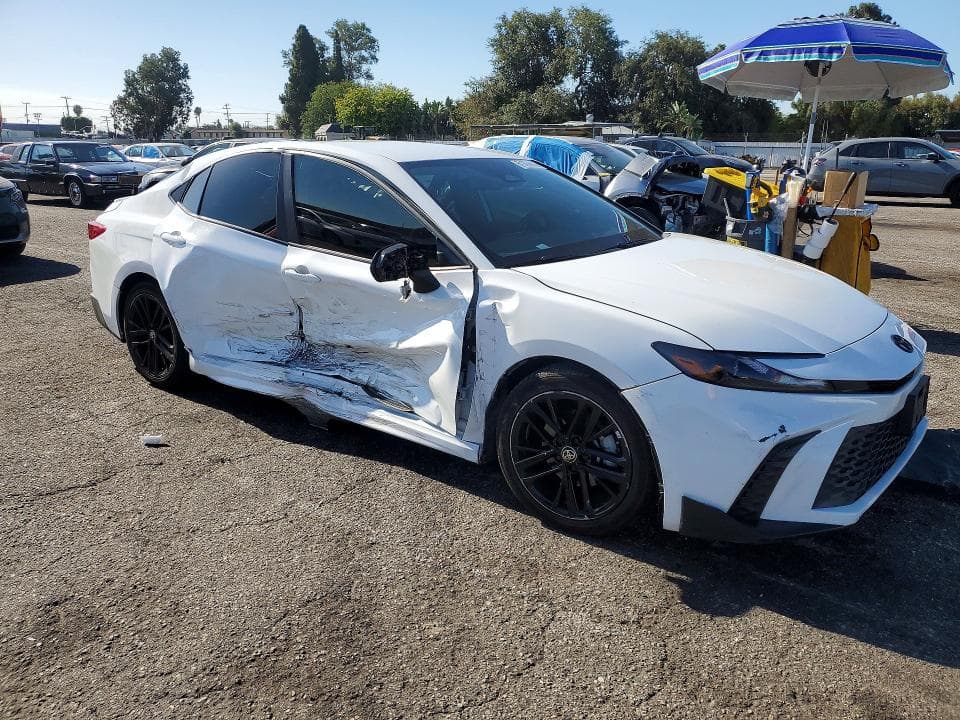 2025 TOYOTA CAMRY SE 4