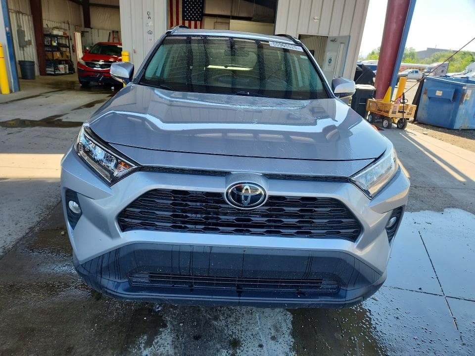 2019 TOYOTA RAV4 XLE 5