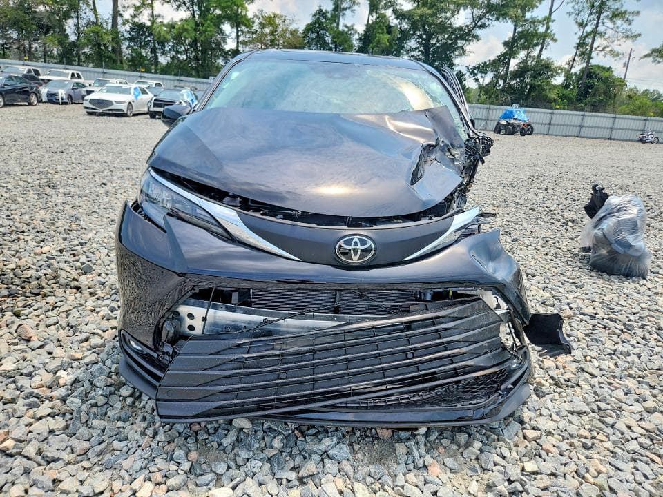 2026 TOYOTA SIENNA XLE 7-PASSENGER 5