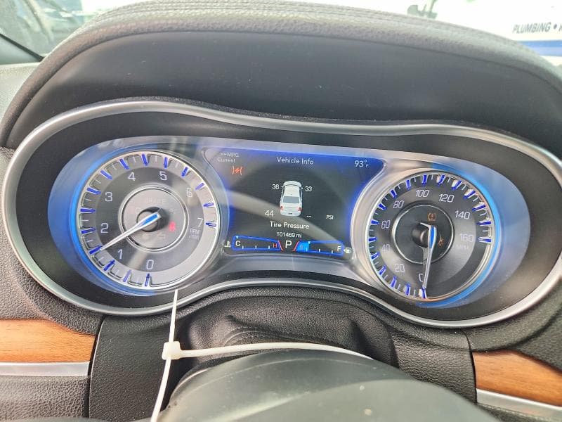 2019 CHRYSLER 300C 9