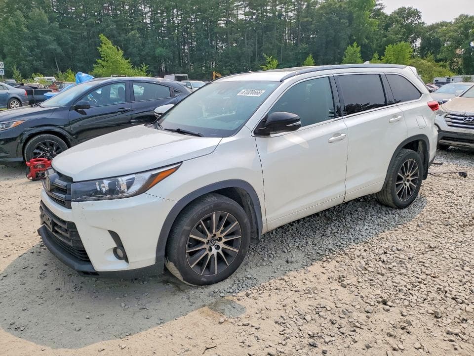 2017 TOYOTA HIGHLANDER SE - 1