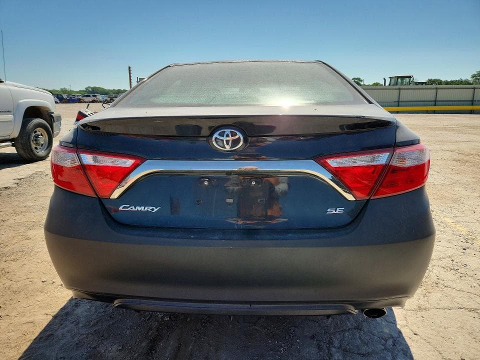 2017 TOYOTA CAMRY SE 6