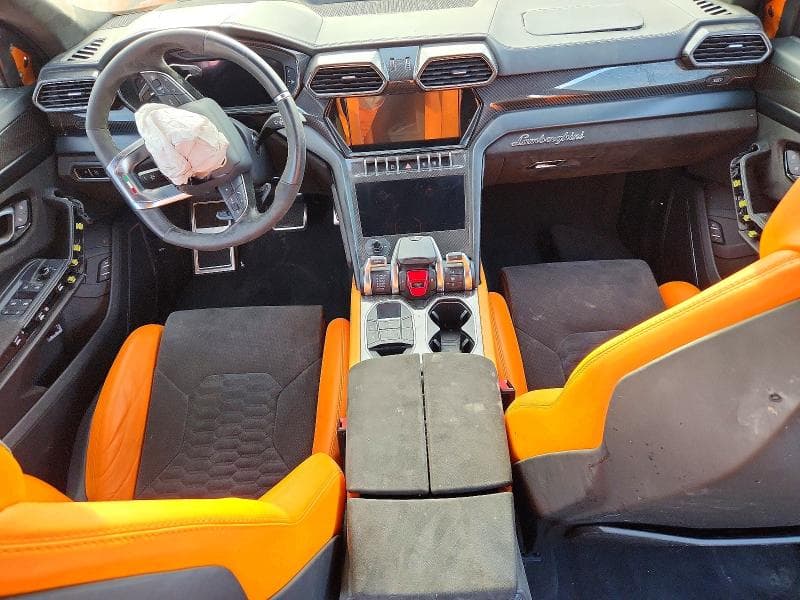 2022 LAMBORGHINI URUS 8