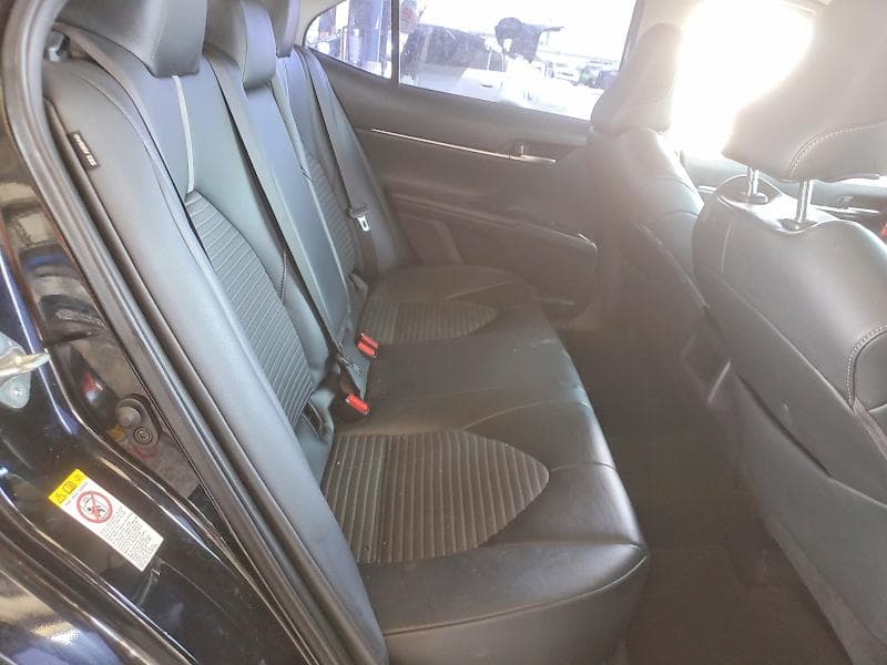 2019 TOYOTA CAMRY SE 10