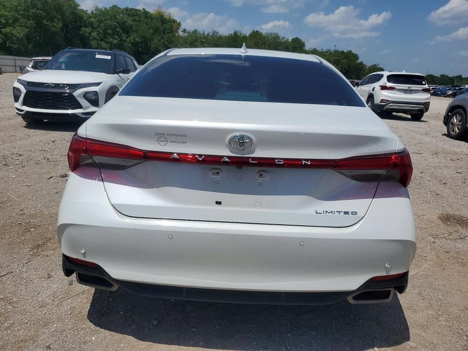 2019 TOYOTA AVALON LIMITED 6