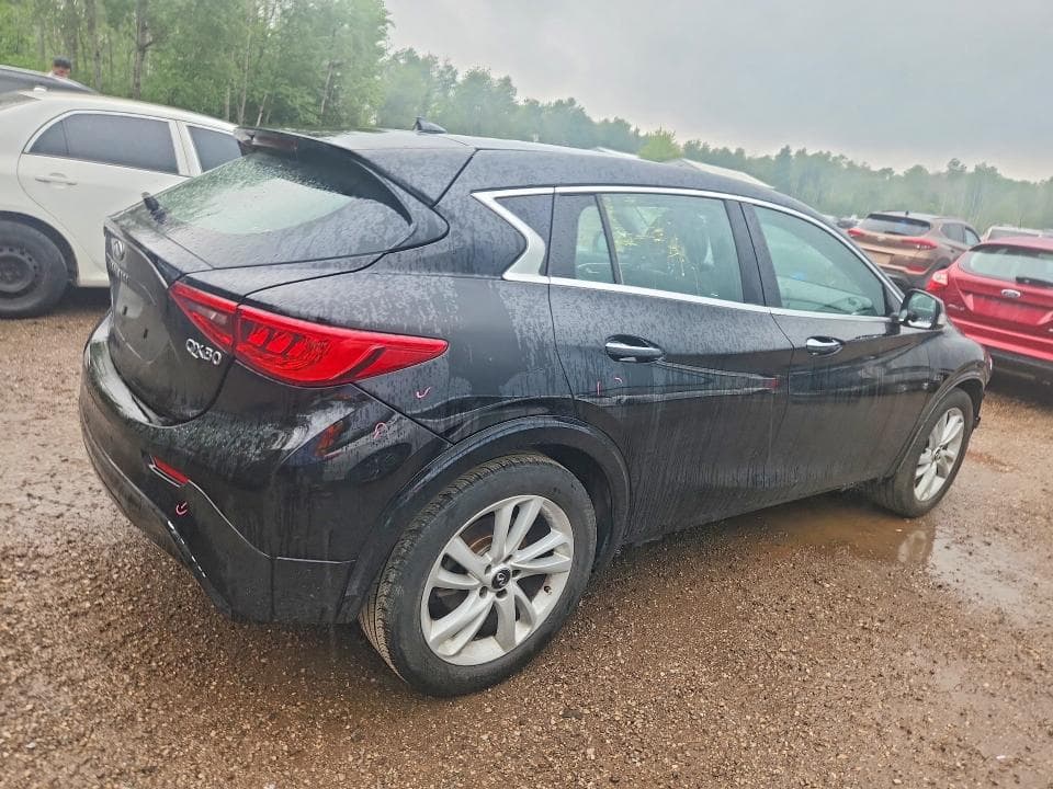 2018 INFINITI QX30 BASE 3