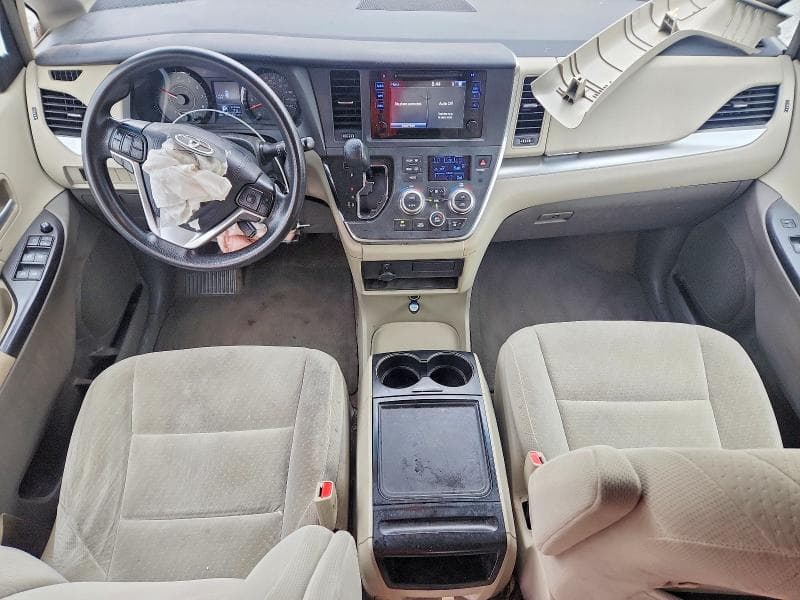 2017 TOYOTA SIENNA LE 8
