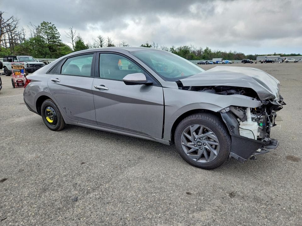 2024 HYUNDAI ELANTRA SEL 4